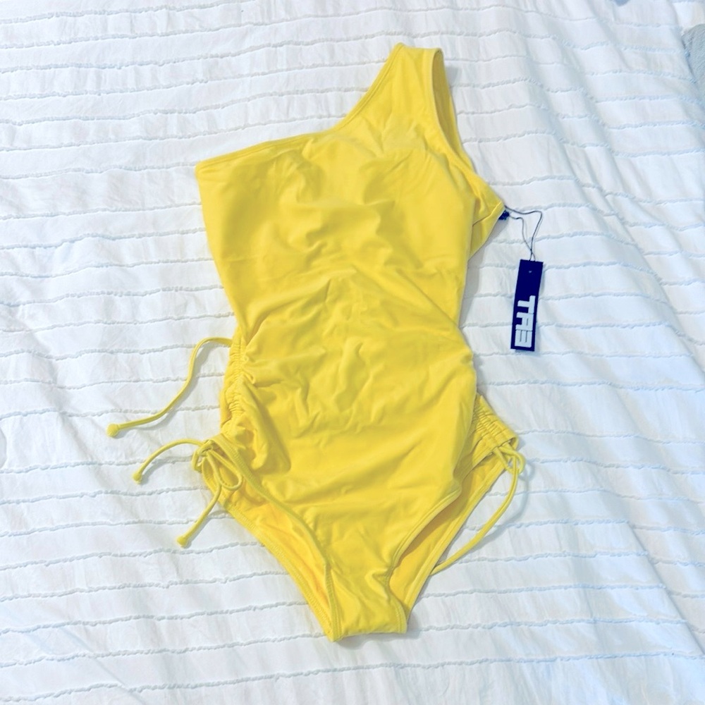 *NWT* TA3 One Sidey Keyhole | Sm Reg